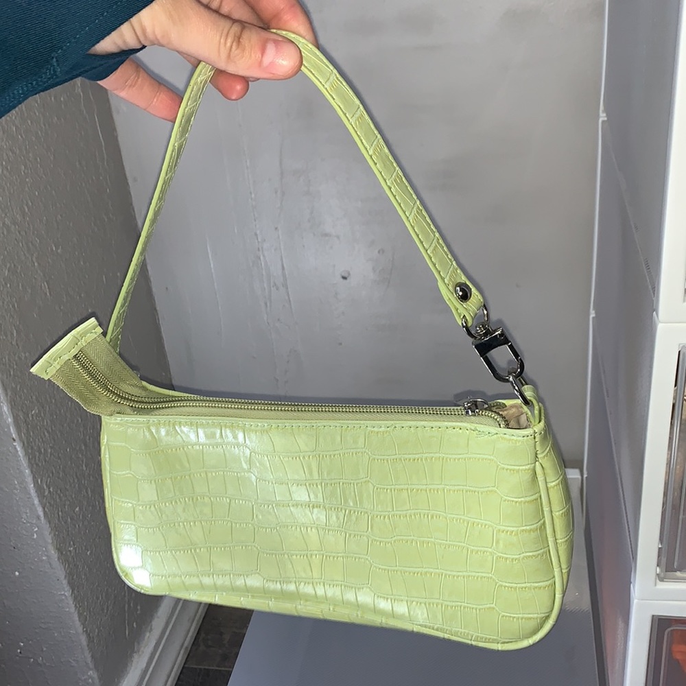 ⭐️ 3 FOR $12⭐️ SHEIN Light Green Croc-Embossed Shoulder Bag - Picture 4 of 12